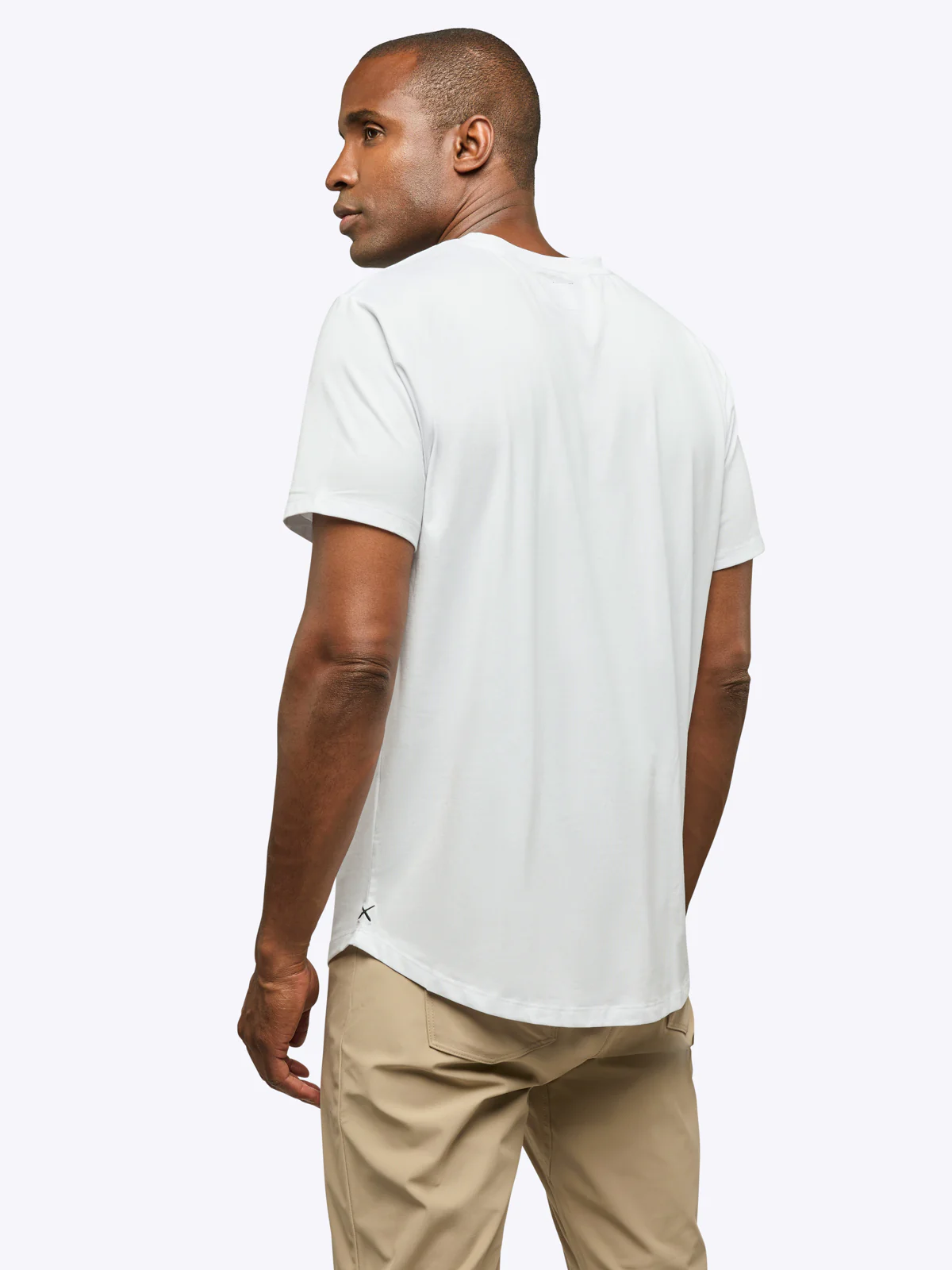 AO V-Neck Curve-Hem Tee | White Signature-fit PYCA Pro® - Image 4